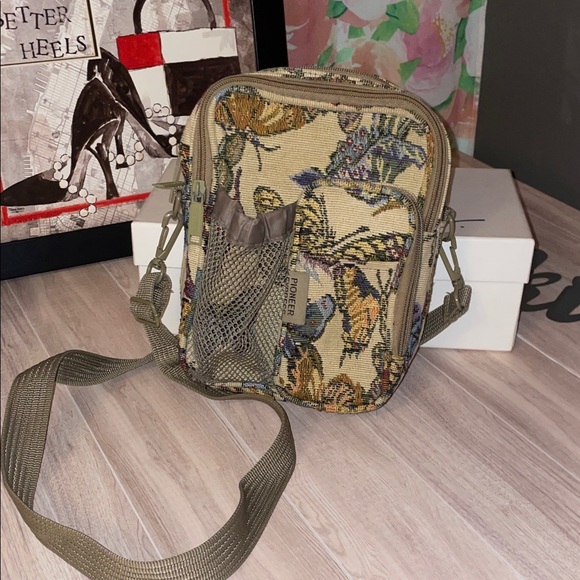 PIONEER Handbags - PIONEER Express Multicolor Tapestry Bag